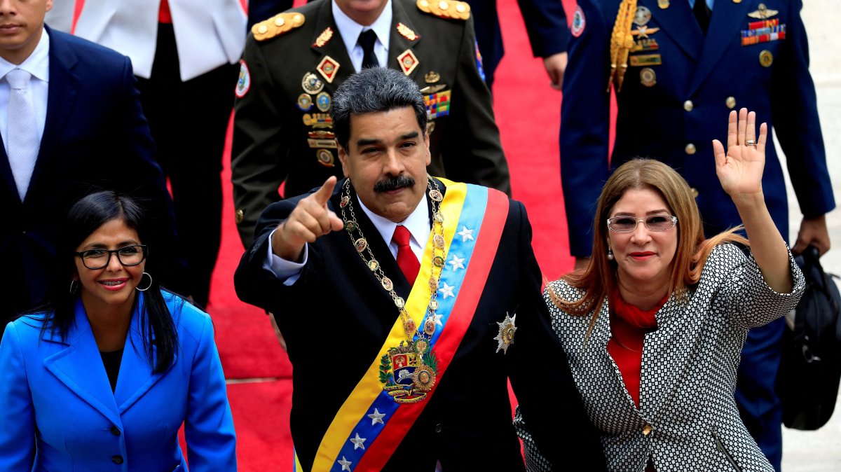 Venezuela's President Nicolas Maduro, flanked by his wife Cilia Flores (R) and National Constituent Assembly President Delcy Rodriguez (L), arrives for a special session of the National Constituent Assembly to take oath as re-elected President at the Palacio Federal Legislativo in Caracas, Venezuela, May 24, 2018. (Reuters Photo)