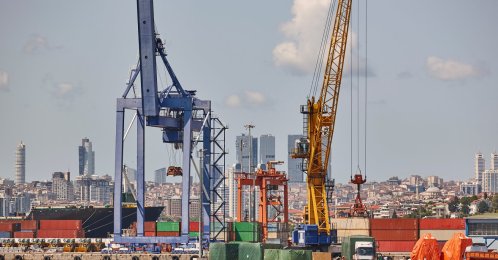 Cranes are seen at a port in Istanbul, Türkiye, in this undated photo. (Shutterstock Photo)