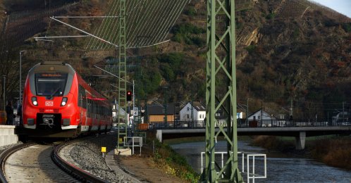 A train at a station as Deutsche Bahn reopens the Ahr Valley railway following the 2021 floods, Dernau, Germany, Dec. 12, 2025. (Reuters Photo)