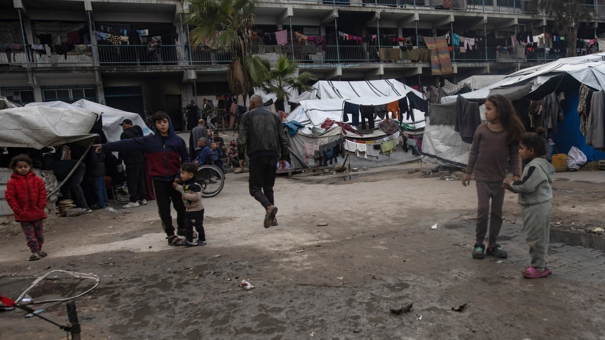 Displaced Palestinian children play as they live inside a UNRWA-affiliated school, Khan Younis, Gaza Strip, Palestine, Jan. 4, 2026. (EPA Photo)