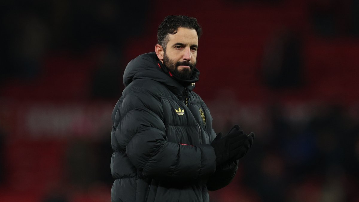 Manchester United manager Ruben Amorim applauds fans after the Premier League match against Wolverhampton Wanderers at Old Trafford, Manchester, U.K., Dec. 30, 2025. (Reuters Photo)