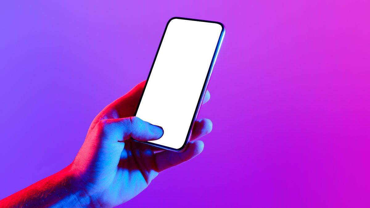 Long hours of smartphone use, especially in improper positions, can lead to significant musculoskeletal problems in the hands, fingers and wrists. (Shutterstock Photo)