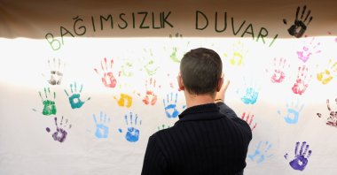 N.K. places his handprint on the wall reserved for those who have overcome addiction at the Green Crescent Counseling Center, Eskişehir, Türkiye, Jan. 5, 2025. (AA Photo)