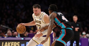 Los Angeles Lakers' Luka Doncic (L) dribbles the ball against Memphis Grizzlies forward GG Jackson during the first quarter at Crypto.com Arena, Los Angeles, U.S., Jan. 4, 2026. (Reuters Photo)
