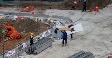  Laborers work at a construction site in Hanoi, Vietnam, Jan. 2, 2026. (EPA Photo)