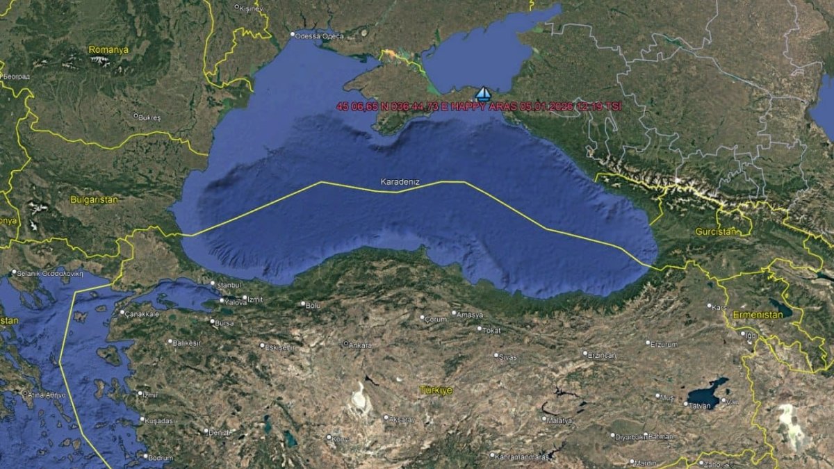All crew safe after Turkish cargo ship grounds near Kerch Strait