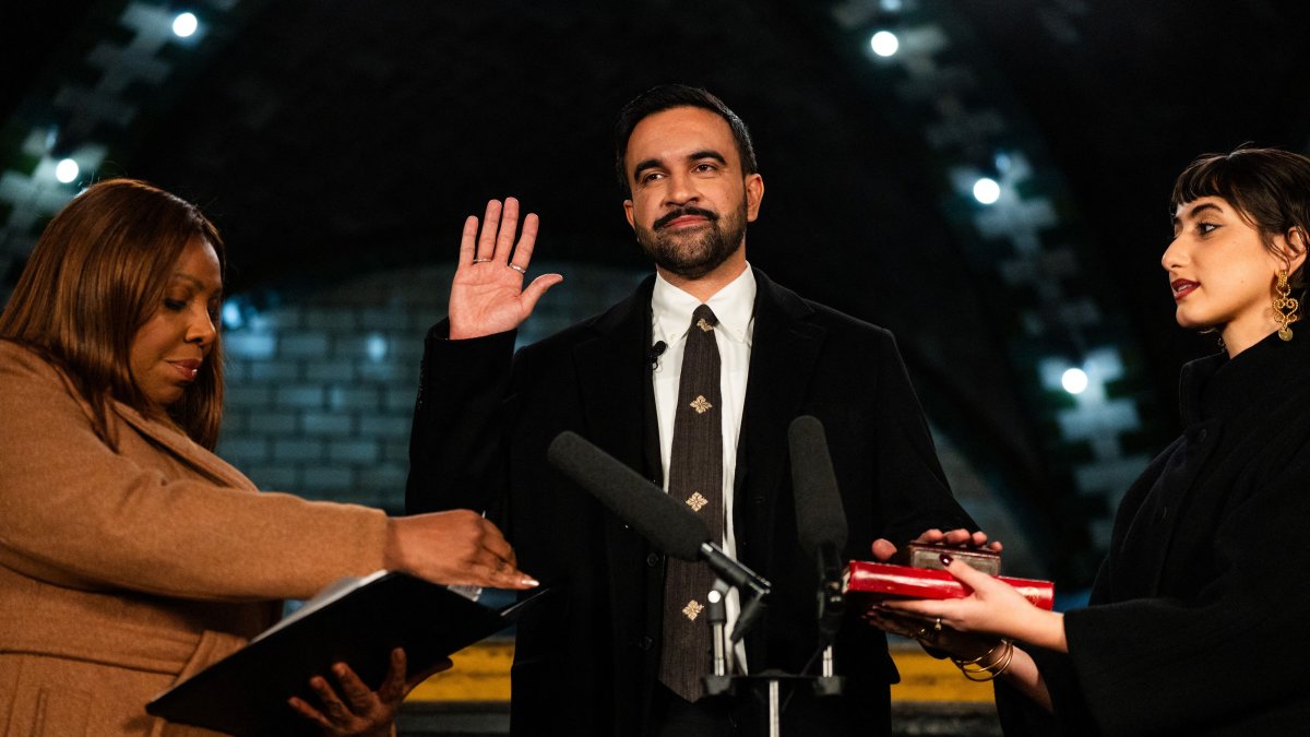 New York Mayor-elect Zohran Mamdani (C) places his hand on a Quran as he is sworn in by New York Attorney General Letitia James (L) and his wife Rama Duwaji looks on, New York, U.S., Jan. 1, 2026. (AFP Photo)