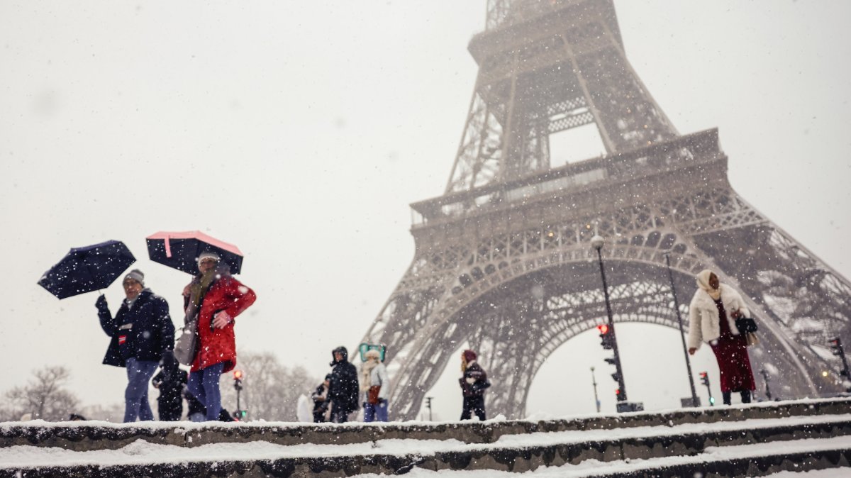 Snow, cold wreak havoc across Europe, some flights grounded