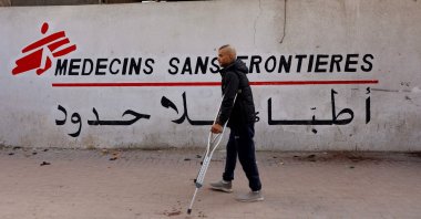 A Palestinian man walks on his crutches to the Doctors Without Borders (MSF) clinic, Gaza City, Palestine, Dec. 31, 2025. (AFP Photo)