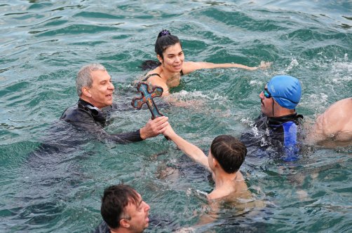 Orthodox Christians perform a traditional cross-diving ceremony at Moda Pier in Kadıköy, Istanbul, Türkiye, Jan. 6, 2025. (AA Photo)