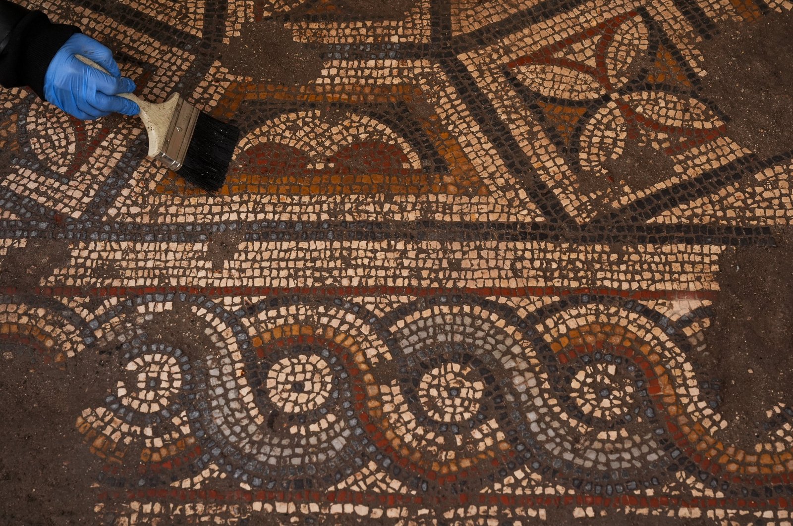 南郷遺跡Ⅰ・Ⅱ・Ⅲ・Ⅳ・Ⅴ Solomon's knot' mosaic unearthed in Türkiye's ancient Smyrna
