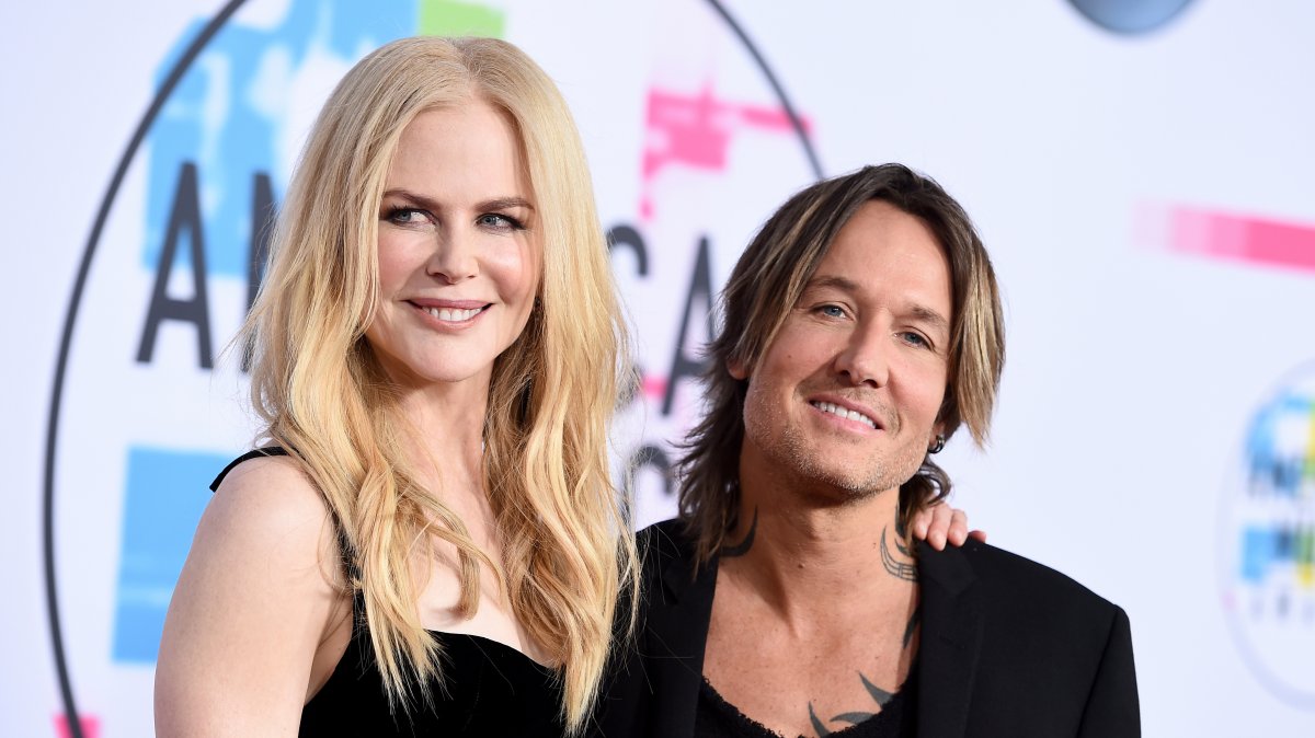 Nicole Kidman (L) and Keith Urban arrive at the American Music Awards, Los Angeles, U.S., Nov. 19, 2017. (AP File Photo)