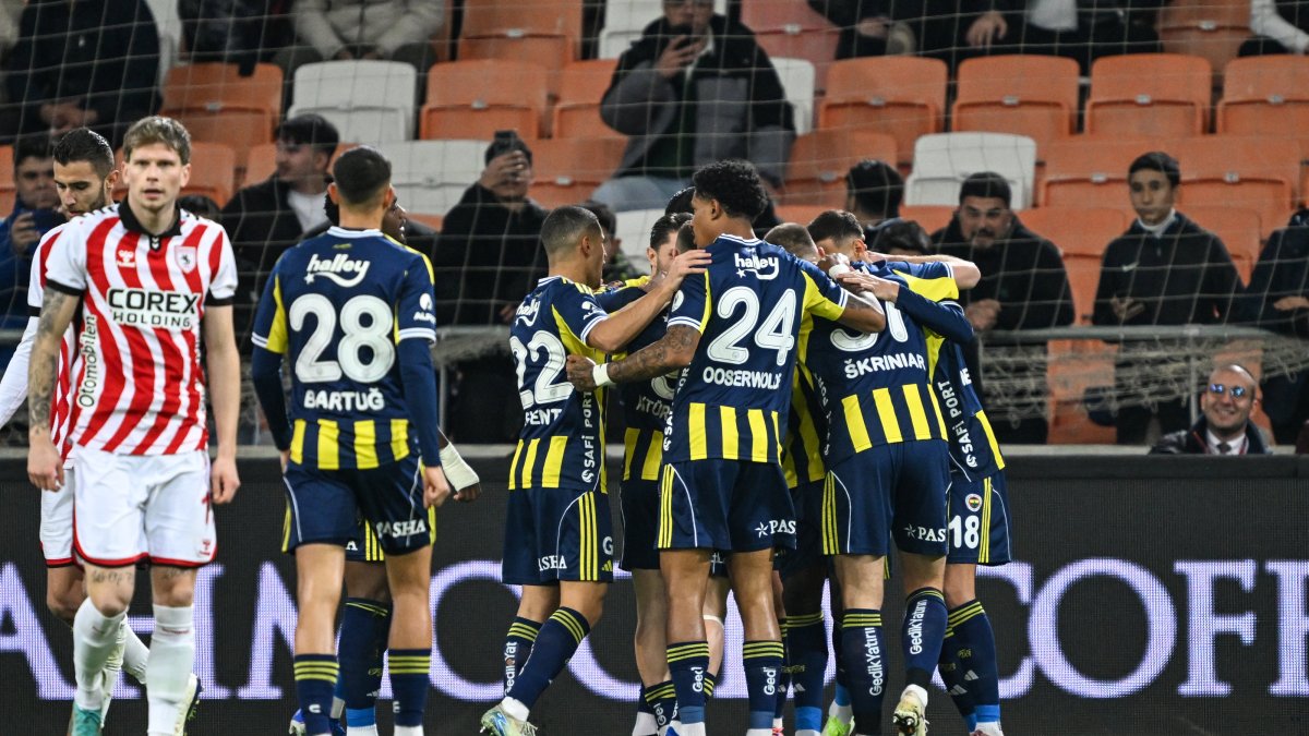 Fenerbahçe players celebrate after Kerem Aktürkoğlu's goal during the Super Cup semifinal against Samsunspor at Yeni Adana Stadium, Adana, Türkiye, Jan. 6, 2026. (AA Photo)