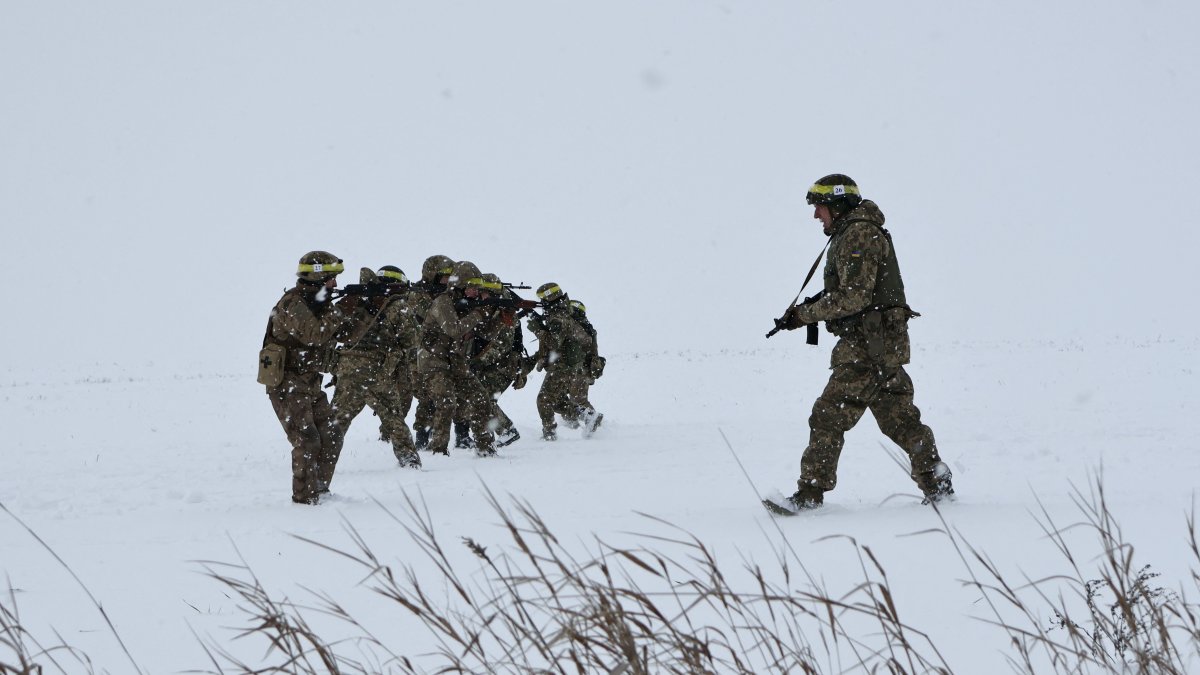 US finally extends security guarantees to Ukraine at Paris summit