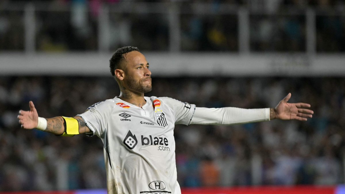 Neymar extends Santos stay to 2026, keeps World Cup hopes alive