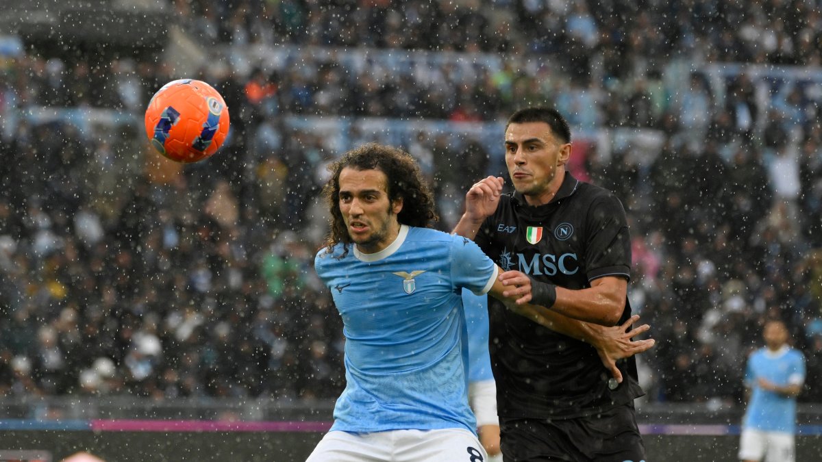 Lazio's Matteo Guendouzi (L) and Napoli's Eljif Elmas battle for the ball during the Italian Serie A match between SS Lazio and SSC Napoli, Rome, Italy, Jan. 4, 2026. (AP Photo)