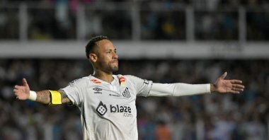 Santos' Neymar gestures during the Campeonato Paulista football match between Santos and Botafogo de Ribeirao Preto at the Urbano Caldeira Stadium, Santos, Brazil, Feb. 5, 2025. (AFP Photo)