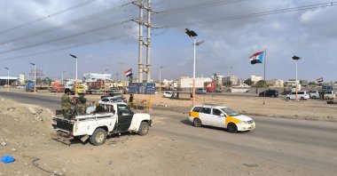 A police trooper mans a machine gun on the back of a patrol truck after Aidarous al-Zubaidi, the leader of Yemen's Southern Transitional Council (STC), fled to an unknown destination, in Aden, Yemen, Jan. 7, 2026. (Reuters Photo)