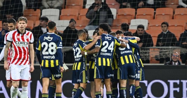 Fenerbahçe players celebrate after Kerem Aktürkoğlu's goal during the Super Cup semifinal against Samsunspor at Yeni Adana Stadium, Adana, Türkiye, Jan. 6, 2026. (AA Photo)