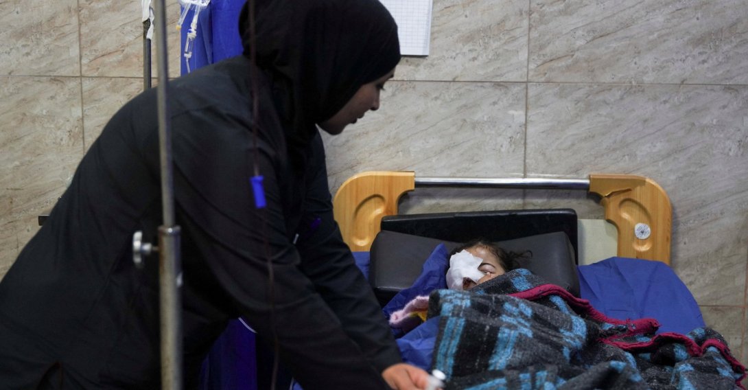 A nurse takes care of a girl wounded during clashes between the YPG and Syrian army at a hospital in Aleppo, Syria, Jan. 6, 2026. (REUTERS Photo)