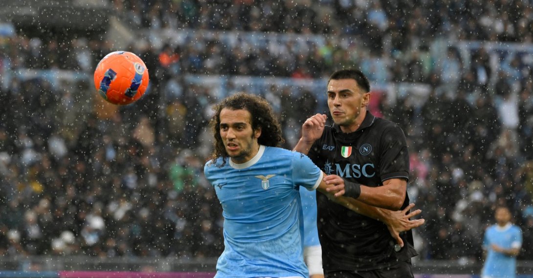 Lazio's Matteo Guendouzi (L) and Napoli's Eljif Elmas battle for the ball during the Italian Serie A match between SS Lazio and SSC Napoli, Rome, Italy, Jan. 4, 2026. (AP Photo)