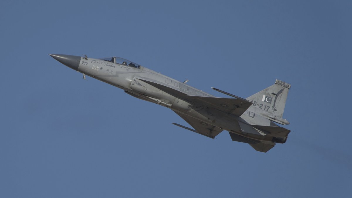 A Pakistani Air Force JF-17 Thunder flies at the Dubai Air Show in Dubai, United Arab Emirates, Nov. 13, 2023. (AP Photo)