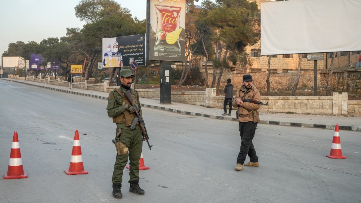 Security forces deploy across the streets of Aleppo, northern Syria, Jan. 7, 2026.  (EPA Photo)
