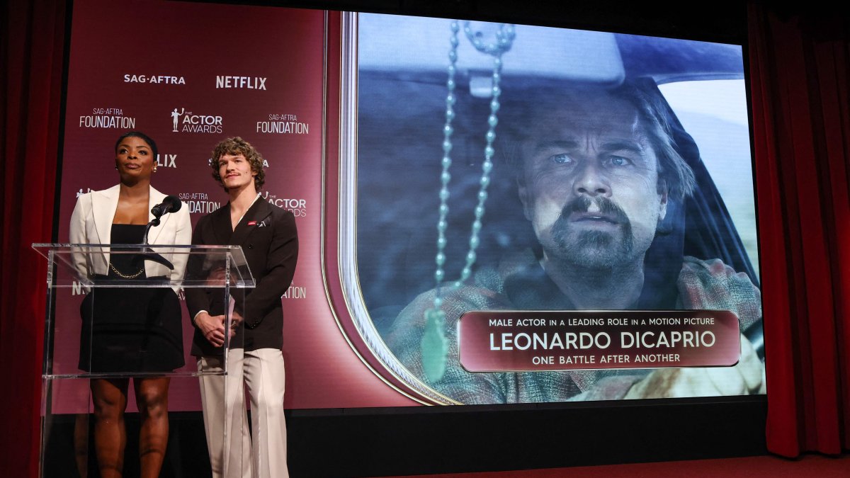 (L-R) U.S. actor Janelle James and U.S. actor Connor Storrie announce Leonardo DiCaprio as a nominee for Best Male Actor in a Leading Role in a Motion Picture during the 32nd Annual Actors Awards nominations announcement at the SAG-AFTRA Foundation's Tom Hanks &amp; Rita Wilson theater, Los Angeles, U.S., Jan. 7, 2026. (AFP Photo)
