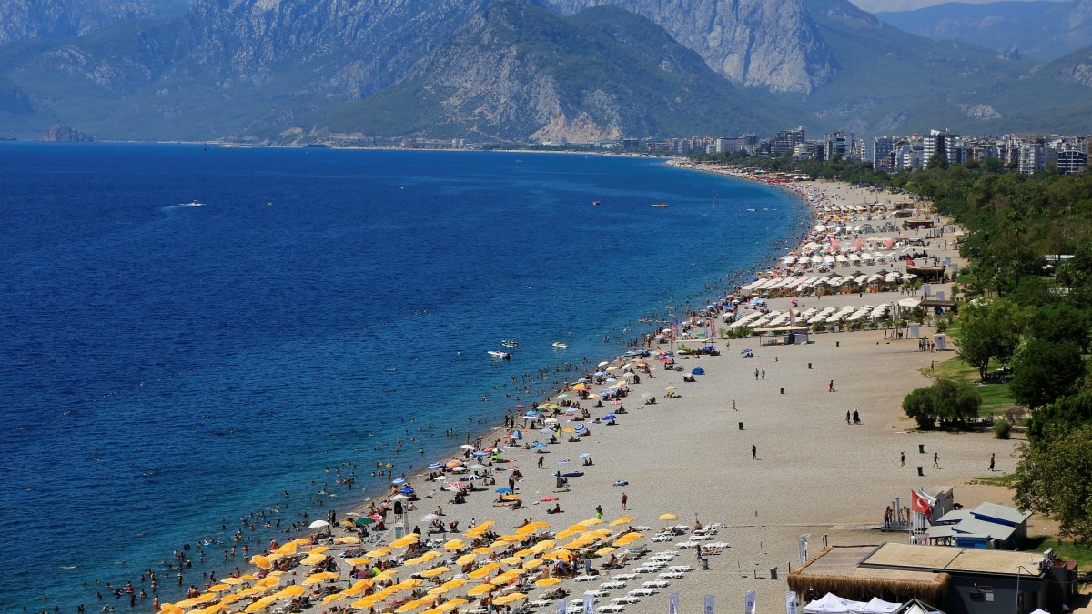 An aerial view of a beach, Antalya, southern Türkiye. (IHA File Photo)