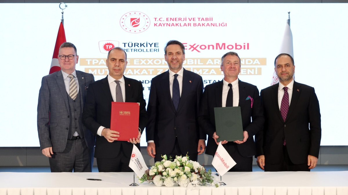 Energy and Natural Resources Minister Alparslan Bayraktar (C) poses alongside TPAO and ExxonMobil executives in this photo shared on his social media account on Jan. 8, 2026. (Courtesy of @aBayraktar1/X)