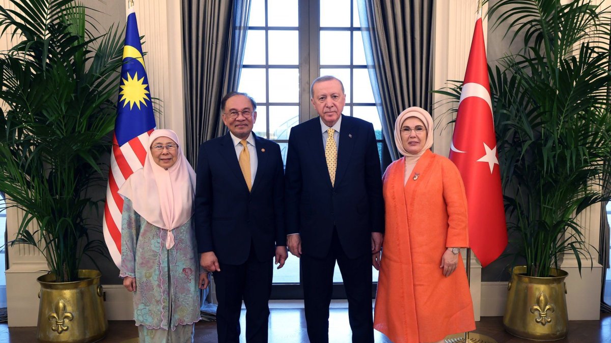 President Erdoğan receives Malaysian PM, first lady in Ankara