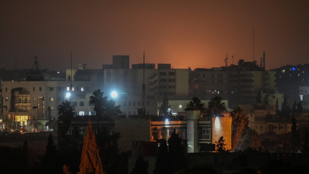 Smoke rises in the distance during clashes and shelling in the Sheikh Maqsoud and Ashrafiyah neighborhoods of Aleppo, northern Syria, Jan. 8, 2026. (EPA Photo)