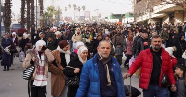 Civilians carry their bags and belongings as they flee following renewed clashes between the Syrian army and YPG, Aleppo, Syria, Jan. 7, 2025. (Reuters Photo)