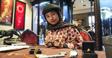 Japanese artist Şule Shinku Shirakawa poses during an interview in Istanbul, Türkiye, Jan. 7, 2025. (AA Photo)