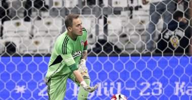 Beşiktaş's Mert Günok during the Turkish Süper lig match against Kocaelispor at the Tüpraş Stadium, Istanbul, Türkiye, Sept. 29, 2025. (Getty Images Photo)