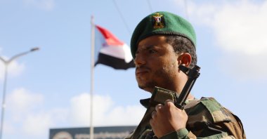 A member of the Southern Transitional Council (STC) troops mans a checkpoint amid high tensions with Yemeni forces, Aden, Yemen, Jan. 5, 2026. (EPA Photo)