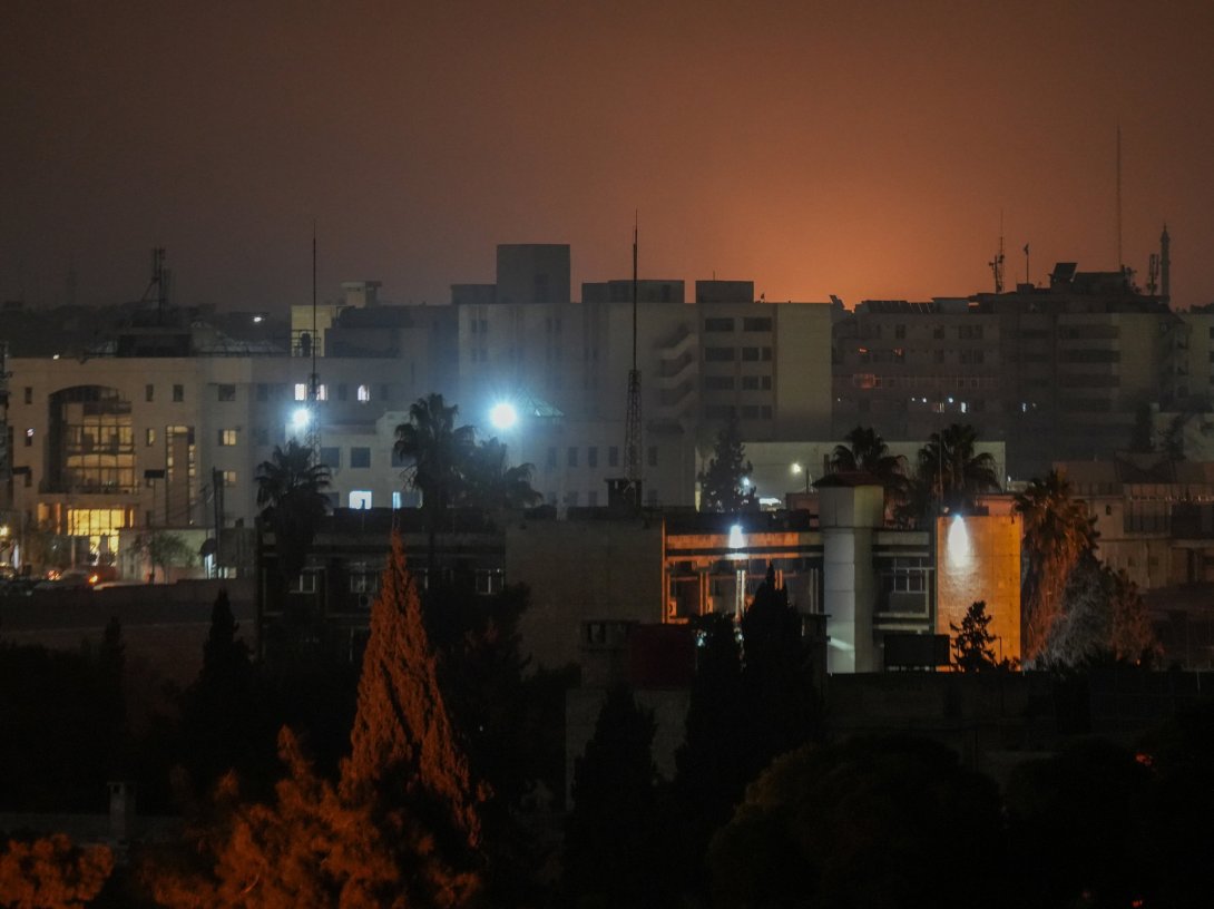 Smoke rises in the distance during clashes and shelling in the Sheikh Maqsoud and Ashrafiyah neighborhoods of Aleppo, northern Syria, Jan. 8, 2026. (EPA Photo)