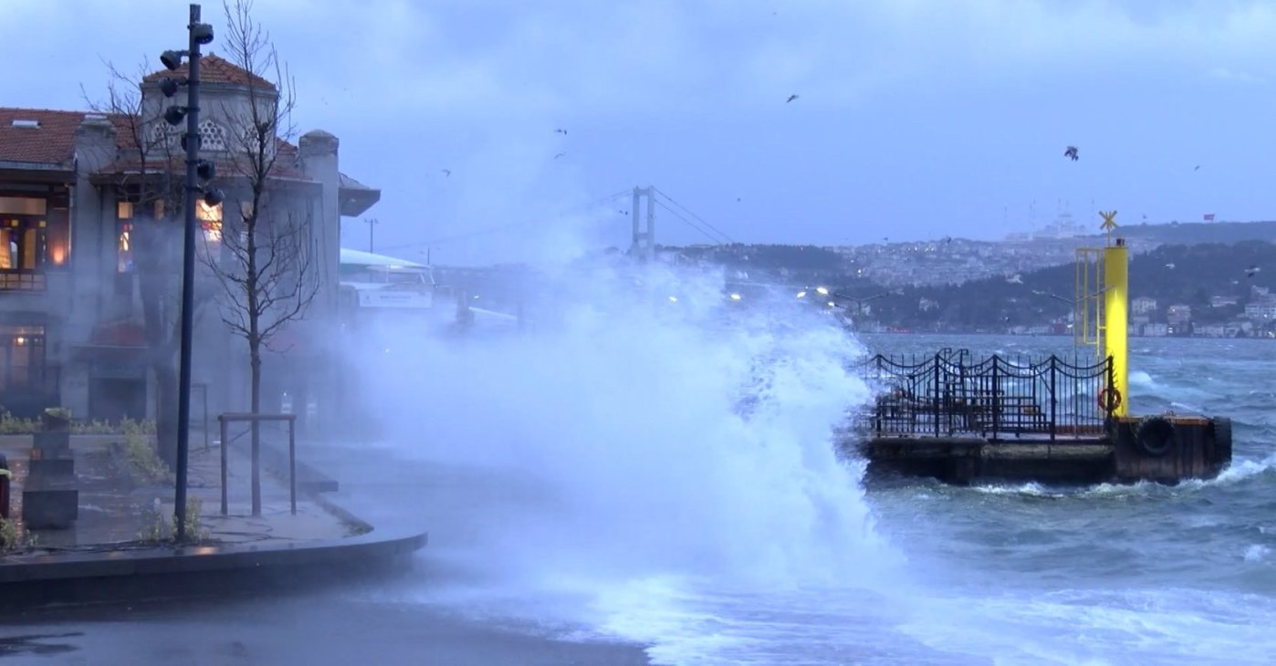 Waves crash into the port in Beşiktaş after public transportation was suspended due to a storm in Istanbul, Türkiye, Jan. 8, 2025. (DHA Photo)