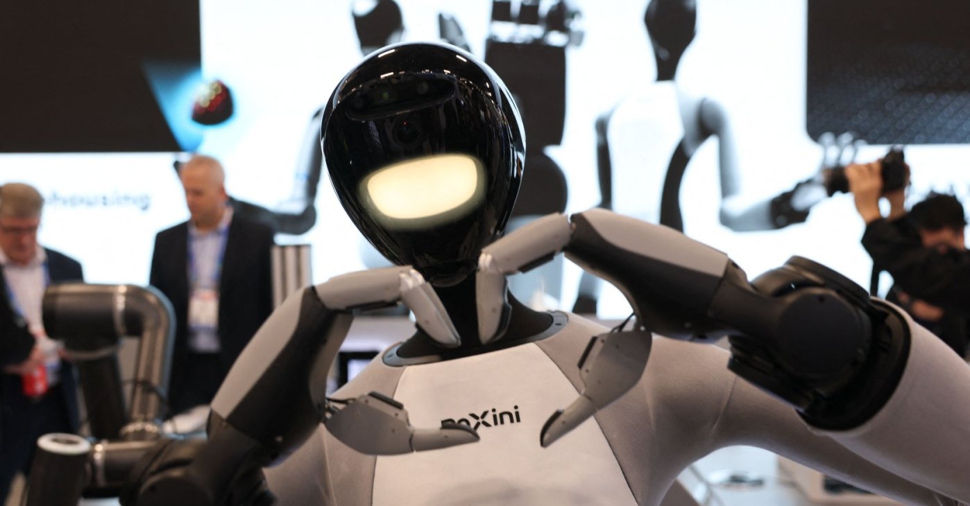 The PaXini TORA DOUBLE ONE humanoid robot makes a hand heart gesture as it is demonstrated during the annual Consumer Electronics Show (CES) in Las Vegas, Nevada, U.S., Jan. 6, 2026. (AFP Photo)