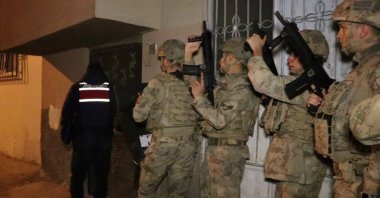 Turkish security forces launch an operation targeting Daesh suspects, Mersin province, Türkiye, Jan. 9, 2026. (DHA Photo)