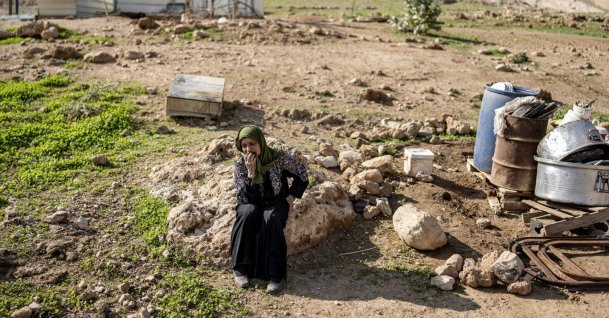  A woman cries as her family packs their belongings and leaves their home after months of harassment from a nearby illegal Israeli settler outpost in Ras Ein al-Auja, near Jericho in the Israel-occupied Palestinian West Bank, Jan. 8, 2026. (AFP Photo)