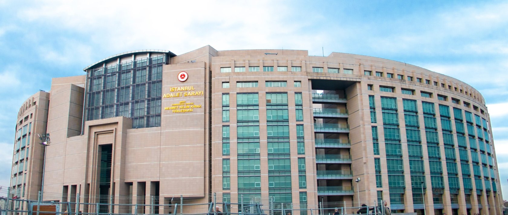 The exterior view of the Istanbul Çağlayan Justice Complex, the biggest courthouse in the city, Istanbul, Türkiye. April 7, 2019. (Shutterstock Photo)