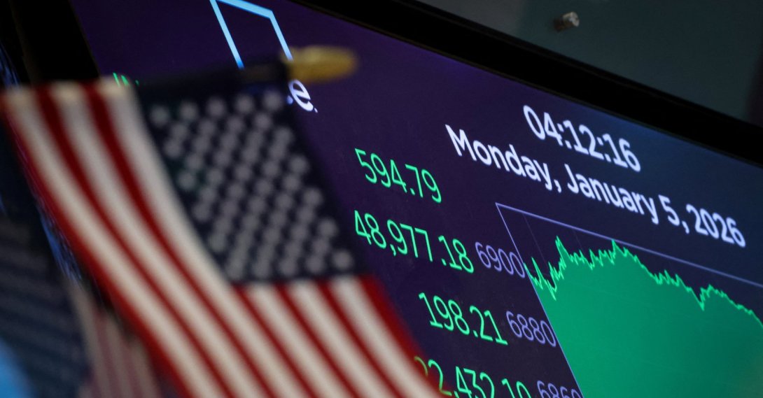 A screen displays the Dow Jones Industrial Average at the New York Stock Exchange (NYSE), New York City, U.S., Jan. 5, 2026. (Reuters Photo)