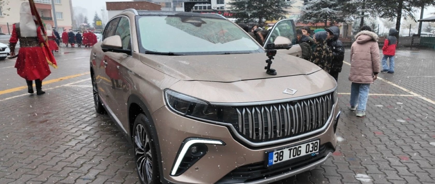 Students are seen close to a Togg model, inspecting it as part of "domestic products week," Kayseri, central Türkiye, Dec. 17, 2025. (IHA Photo)