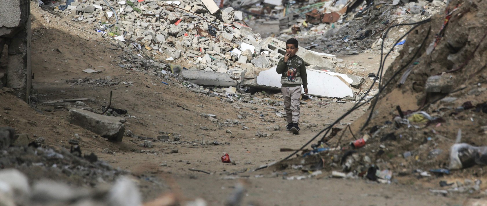 A child makes his way through the rubble of destroyed buildings in Jabalia, in the northern Gaza Strip, Palestine, Jan. 10, 2026. (AFP Photo)