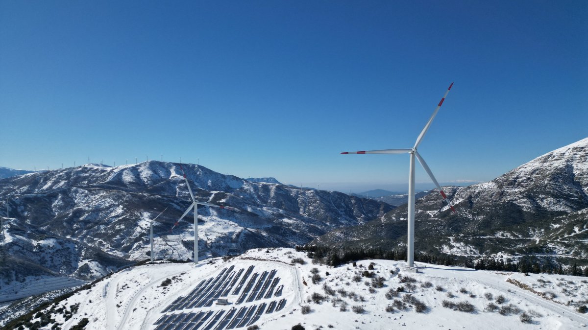 Wind turbines and a solar plant are seen in a snow-covered area with a backdrop of the Amanos Mountains, Osmaniye, southeastern Türkiye, Jan. 3, 2026. (AA Photo)