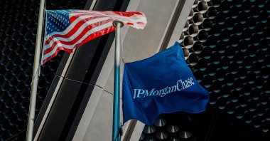 The U.S. flag and a flag with the logo of JPMorgan Chase &amp; Co., flutter in New York City, U.S., Oct. 21, 2025. (Reuters Photo)