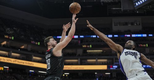 Houston Rockets' Alperen Şengün (L) shoots over Sacramento Kings' Precious Achiuwa during the third quarter at Golden 1 Center, Sacramento, U.S., Jan. 11, 2026. (Reuters Photo)