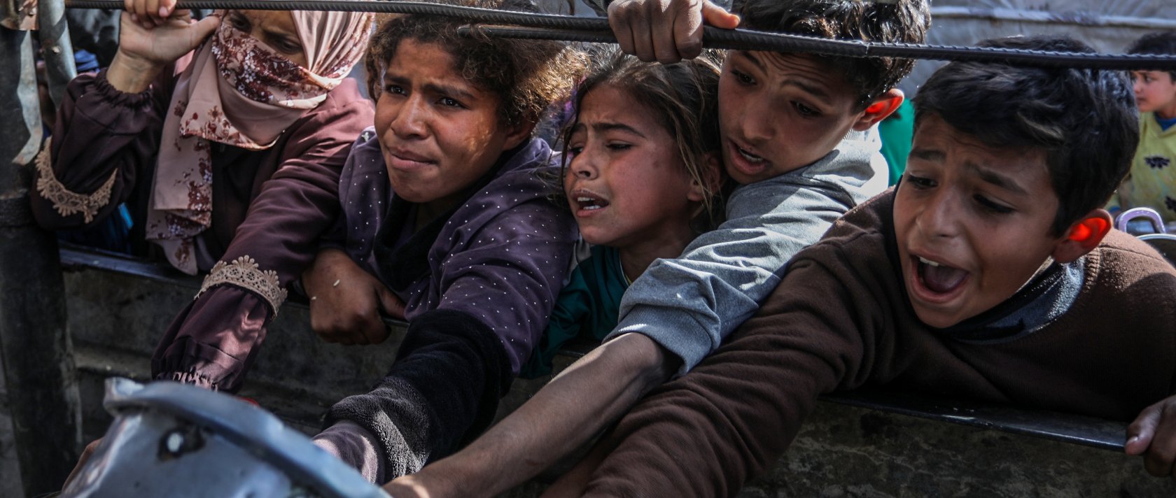 Palestinians, mainly children, wait to get hot food distributed by a charity organization at the al-Mawasi district, Khan Yunis, Gaza, Palestine, Jan. 7, 2026. (AA Photo)