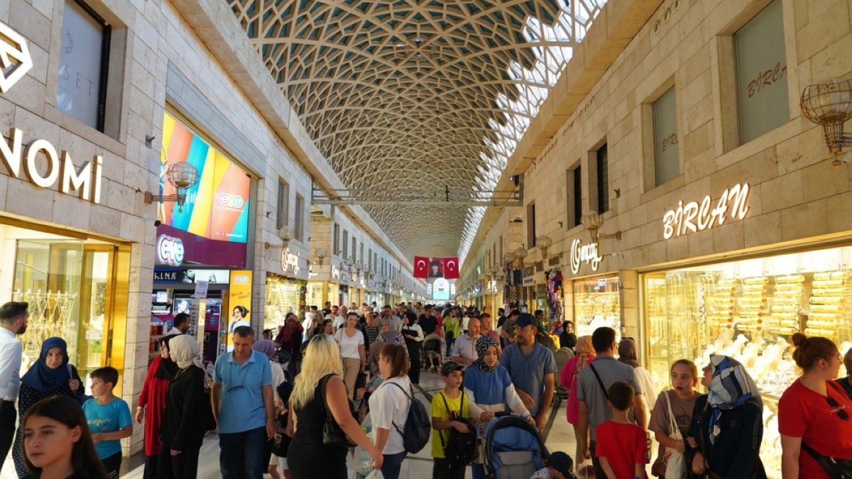 Türkiye's retail sales remain strong in November